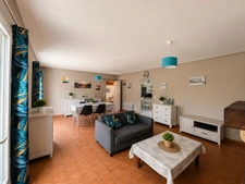 Maison à vendre 6 pièces SAINT SAUVANT (17)Avec terrain en zone U.
