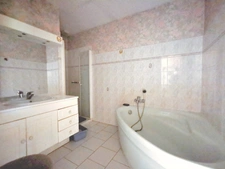 Maison en pierre 4 chambres à rénover 159m2