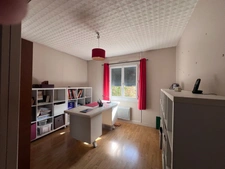 Maison à vendre 6 pièces SAINT SAUVANT (17)Avec terrain en zone U.