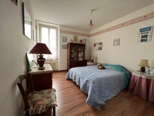 A VENDRE CENTRE MATHA MAISON EN PIERRE AVEC TERRAIN CLOS ET GARAGE 