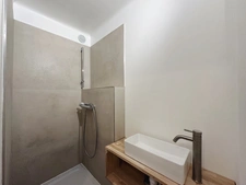 CANNES- CROIX-DES-GARDES. Appartement rénové à vendre 5 pièces. 99 m² avec garage et cave. 422 000 €