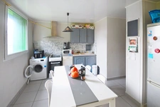 APPARTEMENT DE 71M2 ENVIRON AVEC 3 CHAMBRES AU 1ER ETAGE - CAVE -  PARKINGS