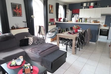 IMMEUBLE DE 4 LOGEMENTS DE 176M2 ENVIRON - TERRAIN - 3 PLACES DE PARKING