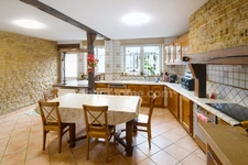 BELLE MAISON DE VILLAGE 200M2 - TERRAIN 6 ARES - GRAND GRENIER AMENAGEABLE DE 110M2 - 2 GARAGES 4 VOITURES