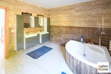 TRES BELLE MAISON INDIVIDUELLE - 4 CHAMBRES - 2 SALLES DE BAIN - 2 GARAGES - TERRAIN DE 25 ARES