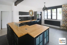 UNE PROPRIÉTÉ DE CARACTÈRE DE 325 M² SUR PLUS DE 35 ARES, AVEC PISCINE ET 11 GARAGES !