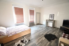Charmante Maison de Caractère avec Grande Terrasse et Grenier Aménageable, à Deux Pas du Luxembourg