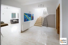 TRES BELLE MAISON INDIVIDUELLE - 4 CHAMBRES - 2 SALLES DE BAIN - 2 GARAGES - TERRAIN DE 25 ARES