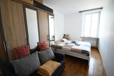BELLE MAISON DE VILLAGE 200M2 - TERRAIN 6 ARES - GRAND GRENIER AMENAGEABLE DE 110M2 - 2 GARAGES 4 VOITURES