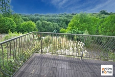MAISON DE PLAIN PIED SURELEVE - VUE DEGAGEE - TERRAIN 12 ARES 37