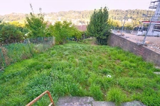 MAISON INDIVIDUELLE SPACIEUSE AVEC POTENTIEL - TERRASSE ET JARDIN