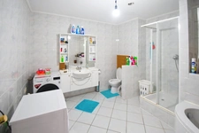 BELLE MAISON DE VILLAGE 200M2 - TERRAIN 6 ARES - GRAND GRENIER AMENAGEABLE DE 110M2 - 2 GARAGES 4 VOITURES