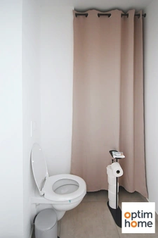 APPARTEMENT PLAIN PIED 50M2 ENVIRON - TERRASSE - PLACE DE PARKING PRIVATIVE - VENDU MEUBLE