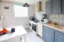 APPARTEMENT DE 71M2 ENVIRON AVEC 3 CHAMBRES AU 1ER ETAGE - CAVE -  PARKINGS