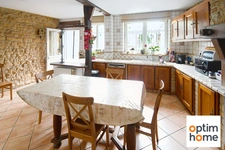BELLE MAISON DE VILLAGE 200M2 - TERRAIN 6 ARES - GRAND GRENIER AMENAGEABLE DE 110M2 - 2 GARAGES 4 VOITURES