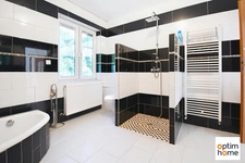 TRES BELLE MAISON INDIVIDUELLE - 4 CHAMBRES - 2 SALLES DE BAIN - 2 GARAGES - TERRAIN DE 25 ARES