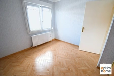 MAISON DE PLAIN PIED SURELEVE - VUE DEGAGEE - TERRAIN 12 ARES 37