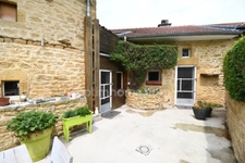 CHARMANTE FERMETTE EN PIERRE 205M2 - GRENIER 30M2 - GRAND GARAGE - TERRAIN DE PRESQUE 9 ARES