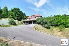 TRES BELLE MAISON INDIVIDUELLE - 4 CHAMBRES - 2 SALLES DE BAIN - 2 GARAGES - TERRAIN DE 25 ARES