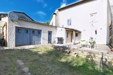 MAISON INDIVIDUELLE FAMILIALE 138 M² AVEC 4 CHAMBRES, PLATEAU AMÉNAGEABLE 100 M², GARAGE ET JARDIN – PROCHE LUXEMBOURG