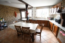 BELLE MAISON DE VILLAGE 200M2 - TERRAIN 6 ARES - GRAND GRENIER AMENAGEABLE DE 110M2 - 2 GARAGES 4 VOITURES