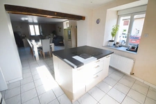 MAISON INDIVIDUELLE FAMILIALE 138 M² AVEC 4 CHAMBRES, PLATEAU AMÉNAGEABLE 100 M², GARAGE ET JARDIN – PROCHE LUXEMBOURG
