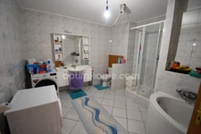 BELLE MAISON DE VILLAGE 200M2 - TERRAIN 6 ARES - GRAND GRENIER AMENAGEABLE DE 110M2 - 2 GARAGES 4 VOITURES