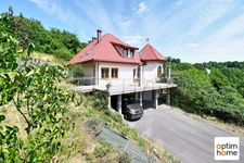 TRES BELLE MAISON INDIVIDUELLE - 4 CHAMBRES - 2 SALLES DE BAIN - 2 GARAGES - TERRAIN DE 25 ARES