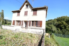 En exclusivité, maison individuelle à Longuyon – fort potentiel à découvrir !