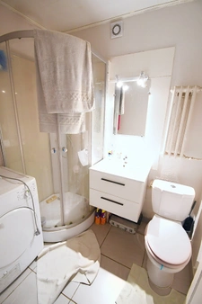 APPARTEMENT DE 71M2 ENVIRON AVEC 3 CHAMBRES AU 1ER ETAGE - CAVE -  PARKINGS