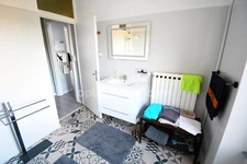 MAISON INDIVIDUELLE SPACIEUSE AVEC POTENTIEL - TERRASSE ET JARDIN
