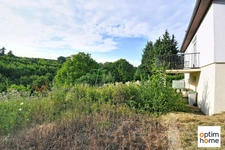 MAISON DE PLAIN PIED SURELEVE - VUE DEGAGEE - TERRAIN 12 ARES 37