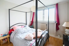APPARTEMENT DE 71M2 ENVIRON AVEC 3 CHAMBRES AU 1ER ETAGE - CAVE -  PARKINGS
