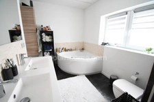 Superbe Maison Familiale Mitoyenne Rénovée en 2019 avec Piscine, Jardin et Prestations Haut de Gamme – Proche Luxembourg