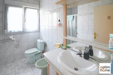 MAISON DE PLAIN PIED SURELEVE - VUE DEGAGEE - TERRAIN 12 ARES 37