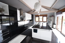 MAISON FAMILIALE DE 210M2 - 4 CHAMBRES - TERRAIN 9 ARES - GARAGE 3 VOITURES