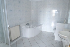 BELLE MAISON DE VILLAGE 200M2 - TERRAIN 6 ARES - GRAND GRENIER AMENAGEABLE DE 110M2 - 2 GARAGES 4 VOITURES