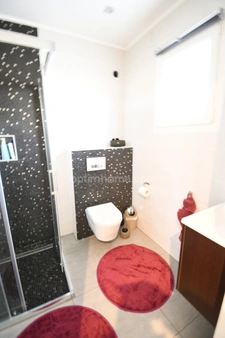 BELLE MAISON INDIVIDUELLE DE 120M2 ENVIRON - 4 CHAMBRES - GARAGE - TERRAIN DE PRESQUE 4 ARES