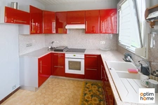 MAISON DE PLAIN PIED SURELEVE - VUE DEGAGEE - TERRAIN 12 ARES 37