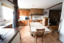 BELLE MAISON DE VILLAGE 200M2 - TERRAIN 6 ARES - GRAND GRENIER AMENAGEABLE DE 110M2 - 2 GARAGES 4 VOITURES