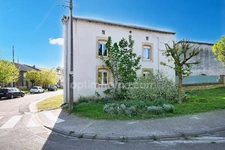 MAISON INDIVIDUELLE FAMILIALE 138 M² AVEC 4 CHAMBRES, PLATEAU AMÉNAGEABLE 100 M², GARAGE ET JARDIN – PROCHE LUXEMBOURG