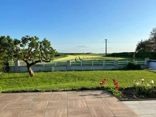 MAISON D’EXCEPTION 216 M² – 5 CHAMBRES + BUREAU – 2 SALLES DE BAIN – GARAGE 2 VOITURES – TERRAIN 2 146 M² – CALME ABSOLU ET VUE DÉGAGÉE