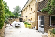CHARMANTE FERMETTE EN PIERRE 205M2 - GRENIER 30M2 - GRAND GARAGE - TERRAIN DE PRESQUE 9 ARES