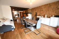 BELLE MAISON DE VILLAGE 200M2 - TERRAIN 6 ARES - GRAND GRENIER AMENAGEABLE DE 110M2 - 2 GARAGES 4 VOITURES