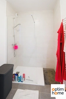 APPARTEMENT PLAIN PIED 50M2 ENVIRON - TERRASSE - PLACE DE PARKING PRIVATIVE - VENDU MEUBLE