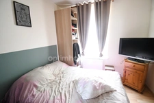 IMMEUBLE DE 4 LOGEMENTS DE 176M2 ENVIRON - TERRAIN - 3 PLACES DE PARKING
