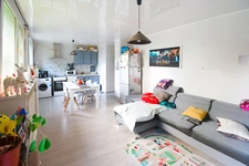 APPARTEMENT DE 71M2 ENVIRON AVEC 3 CHAMBRES AU 1ER ETAGE - CAVE -  PARKINGS