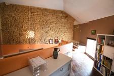 CHARMANTE FERMETTE EN PIERRE 205M2 - GRENIER 30M2 - GRAND GARAGE - TERRAIN DE PRESQUE 9 ARES