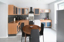 MAISON INDIVIDUELLE SPACIEUSE AVEC POTENTIEL - TERRASSE ET JARDIN