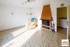 MAISON DE PLAIN PIED SURELEVE - VUE DEGAGEE - TERRAIN 12 ARES 37